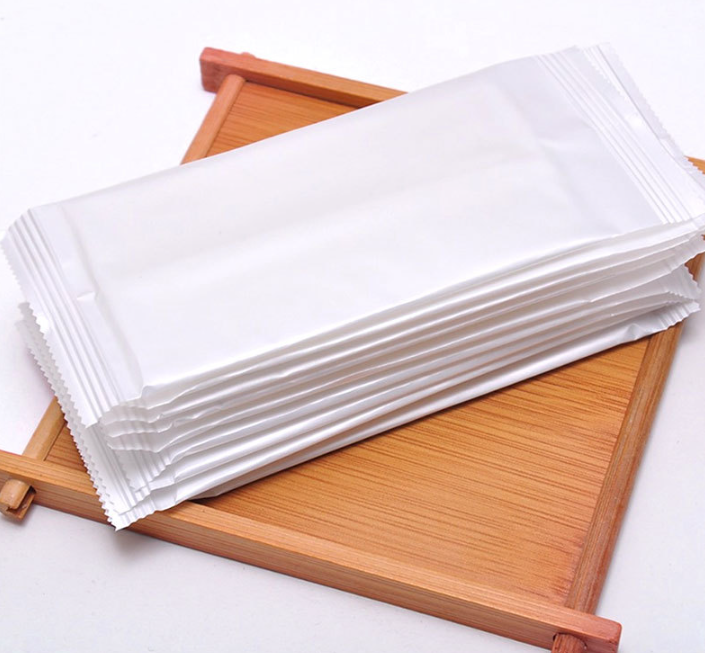 2万 湿巾包 水刺布 内装:2张40克 (6.5*13.5cm)