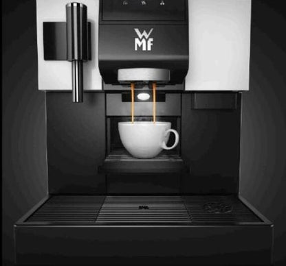 WMF1100S 全自动研磨一体机 小体积大功能 从豆到杯  功率/电压：2300W/220V  进水方式：水箱4.5L/自动(可选)  尺寸：32.5*56.1*55.6cm